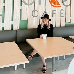 Meet your Posher, Courtney